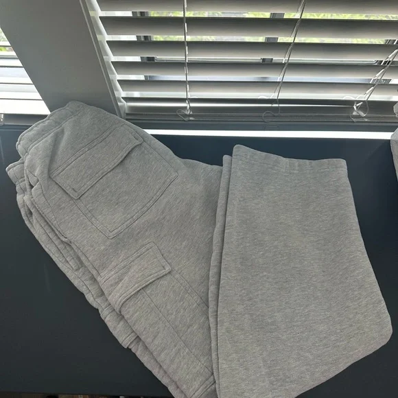 Aritzia Gray Cargo Pants - Picture 3 of 3